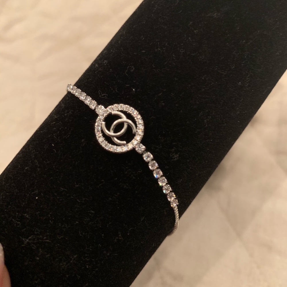 Adjustable silver fashion bracelet